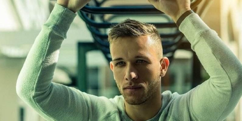 了他不仅是 了他不仅是