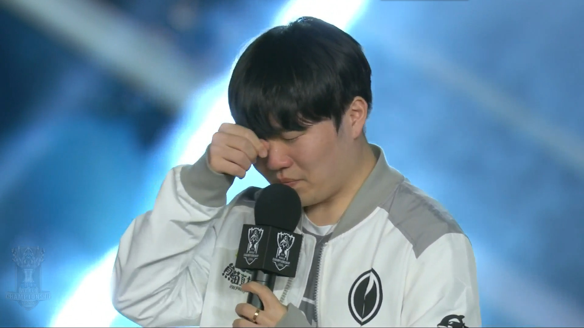 据惊艳却被 据惊艳却被