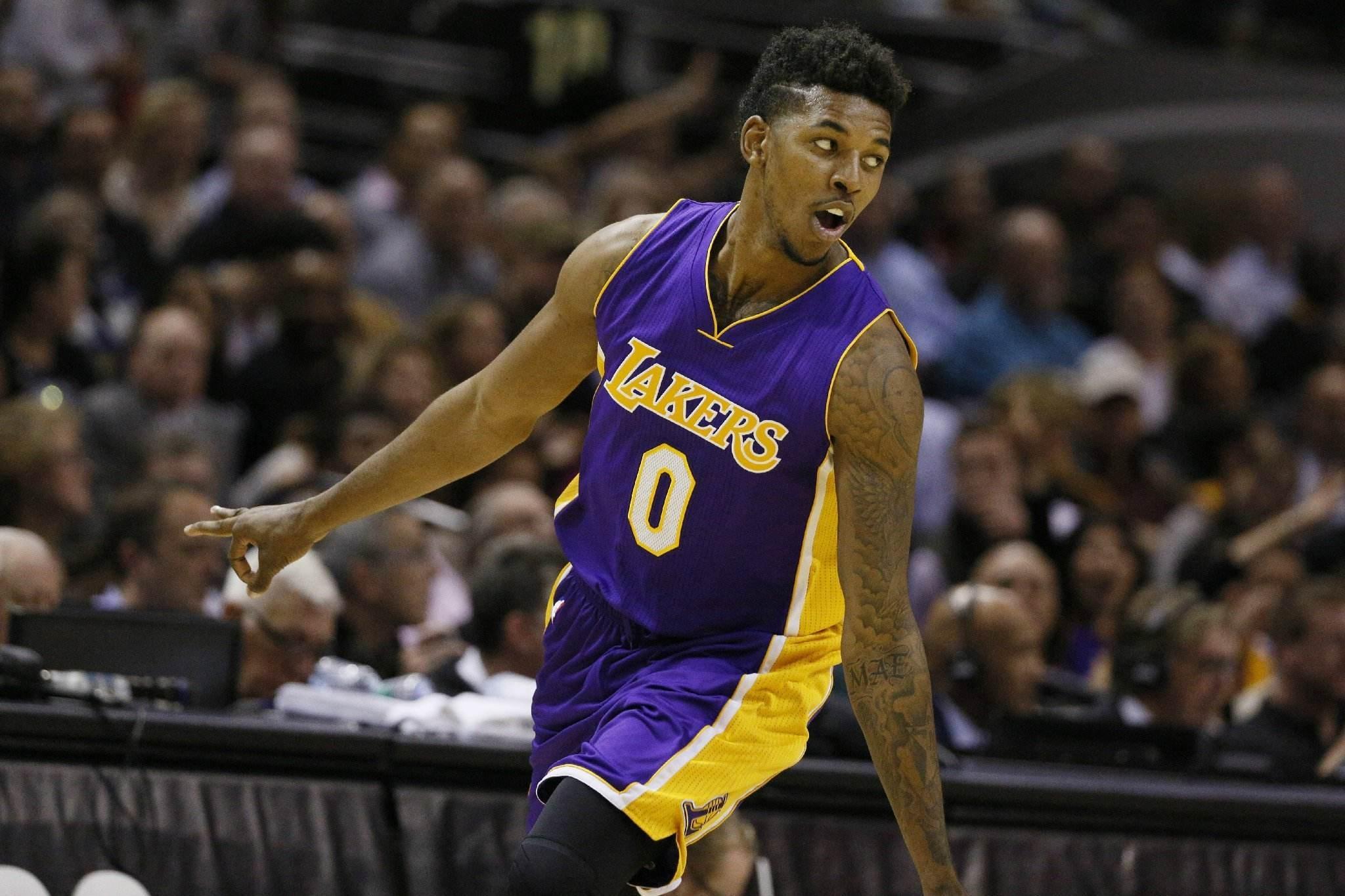 腹部压制不 腹部压制不